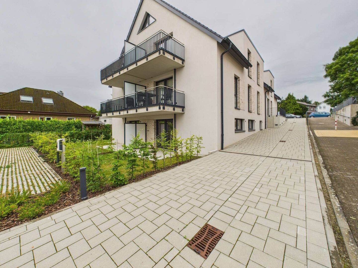 Einziehen oder vermieten? Gehobene 2-Zimmer-Wohnung mit Terrasse und Garten – Lübeck – Vorschaubild 4