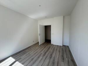 Frisch renovierte 3-Zimmer-Wohnung in Magdeburg-Stadtfeld-Ost mit 2 Balkonen! – 39108 Magdeburg – Vorschaubild 2