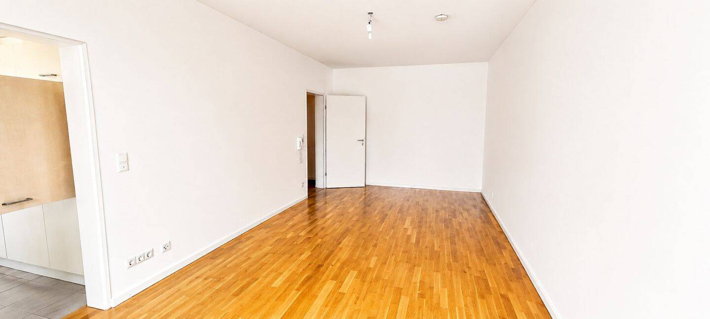 AIGNER - Attraktive 2,5-Zimmer-Erdgeschosswohnung in ruhiger Innenhoflage zur Kapitalanlage – München – Vorschaubild 2
