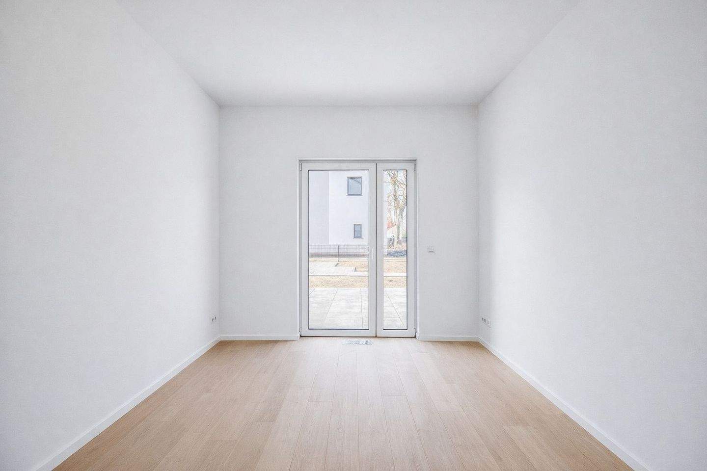 Lichtdurchflutetes Neubau-Einfamilienhaus mit moderner Technik und viel Platz – Falkensee – Vorschaubild 7