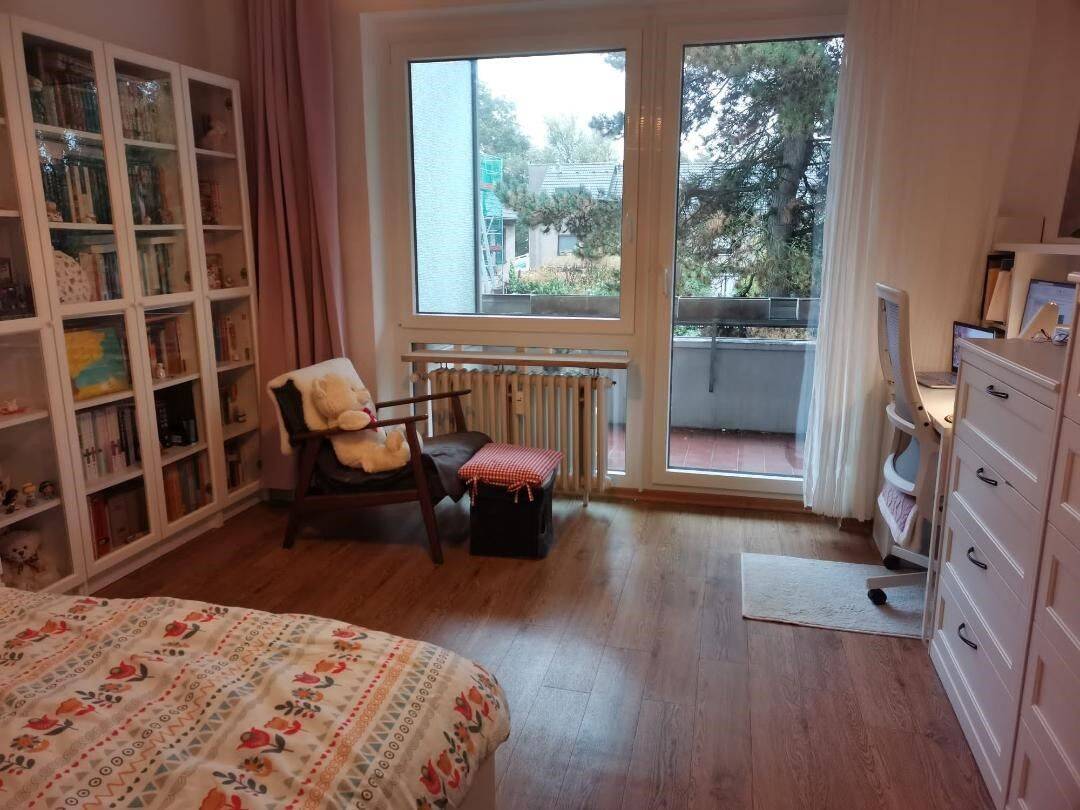 Schöne 2,5 Zimmer Wohnung mit 2 Balkonen