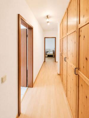 Seltene Gelegenheit: 3-Zimmer-Wohnung mit zwei Balkonen im 2. Obergeschoss nahe Kirdorfer Feld – 61350 Bad Homburg vor der Höhe – Vorschaubild 7