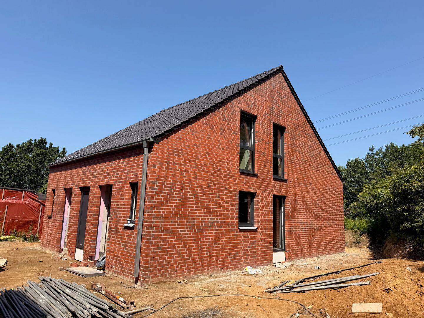 Neubau-Doppelhaushälfte mit Tiny-House-Charakter und eigenem Garten