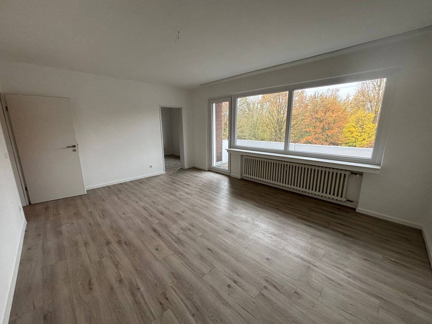 WBS zwingend erforderlich !!! komplett modern renovierte 3.5 Zimmer Wohnung mit Balkon im 3.OG