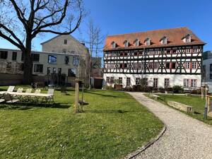 Charmante Dachgeschosswohnung in denkmalgeschütztem Altbau in der Innenstadt! – 99084 Erfurt – Vorschaubild 2