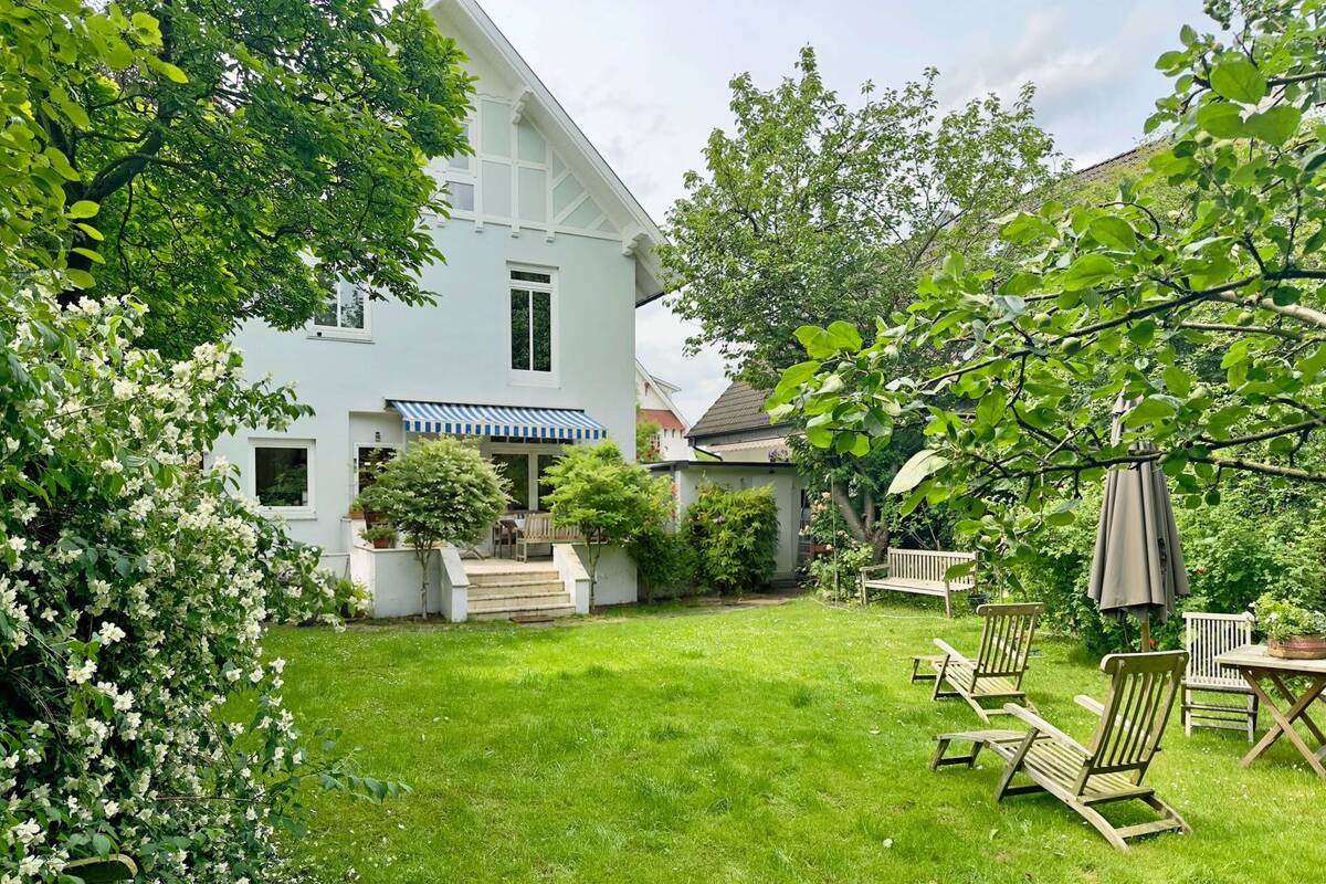Altbau-Klassiker in bevorzugter Lage mit herrlichem Garten – 22143 Hamburg – Bild 1 von 9