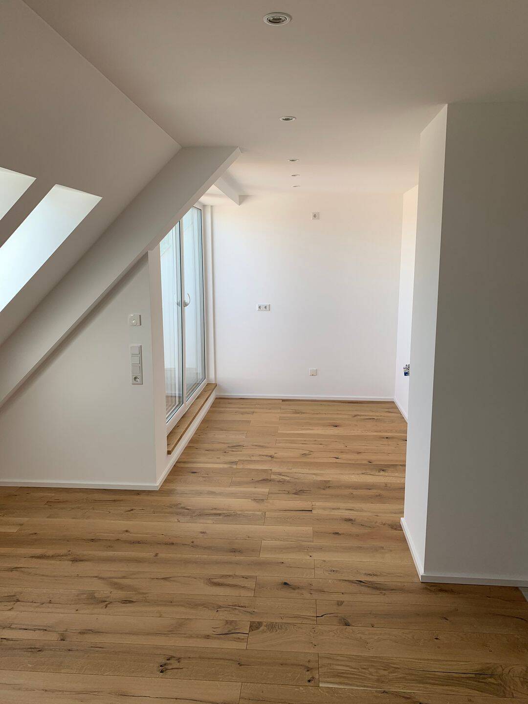 Schöne WE im DG mit niedrigem Energieverbrauch und Terrasse – Augsburg – Vorschaubild 5