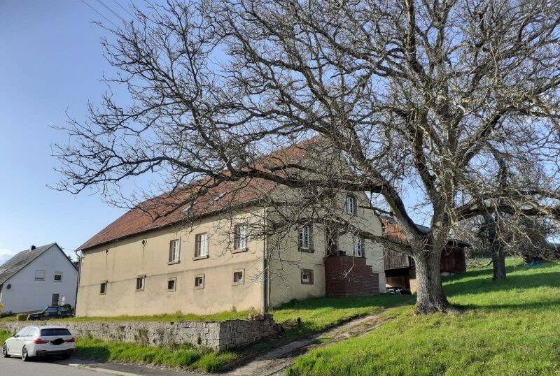 Doppelhaushälfte in einem ehemaligen Bauernhaus mit Scheunenhaus und reichlich Ausbaupotenzial mit herrlichem Grundstück – Blieskastel – Bild 1 von 9