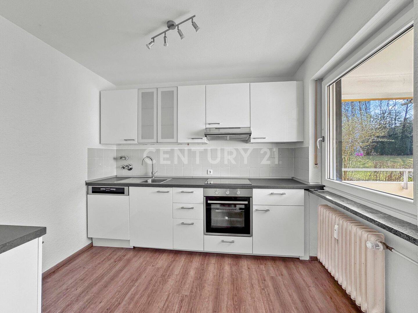 Sofort bezugsfertig! Helle 3-Zimmer-Wohnung mit durchdachtem Raumkonzept, Balkon und Stellplatz – Regensburg – Vorschaubild 9