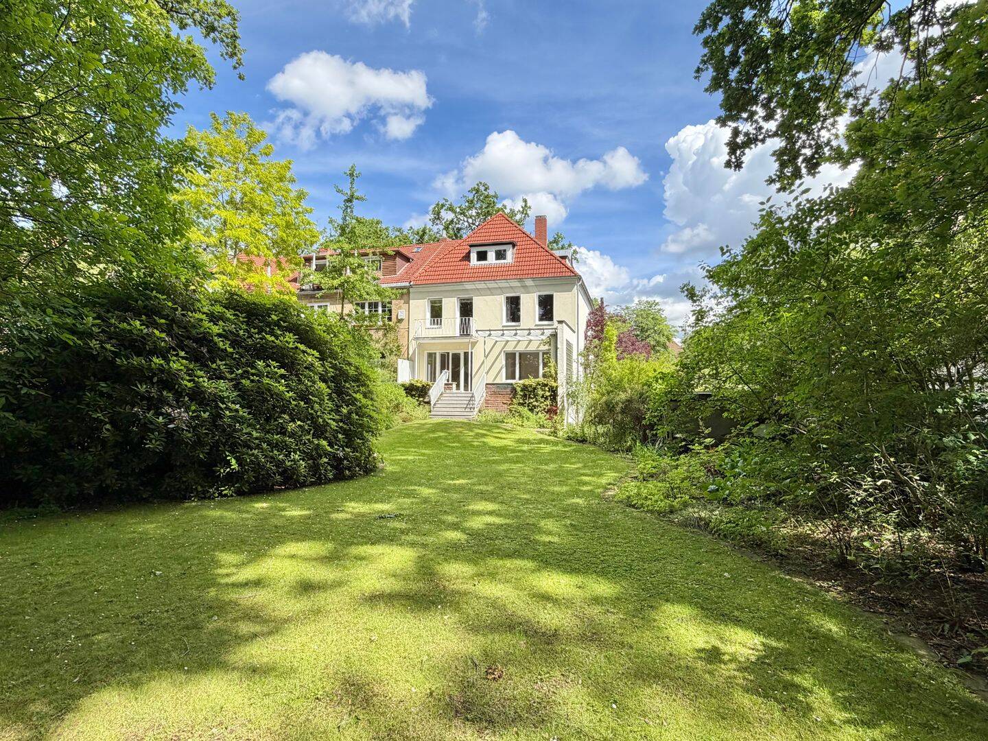 Repräsentative Stadtvilla im Philosophenviertel - Großzügiges Wohnen auf parkähnlichem Grundstück