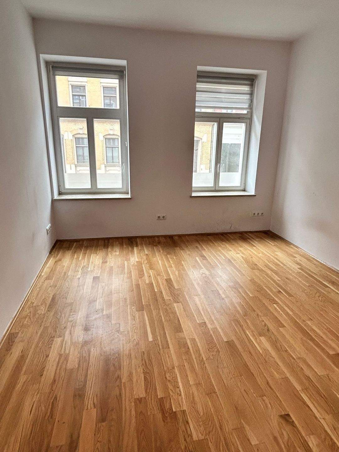 GEMÜTLICHES SINGLE-NEST MIT PARKETT, FUßBODENHEIZUNG SOWIE MODERNEM DUSCHBAD – Chemnitz – Vorschaubild 5
