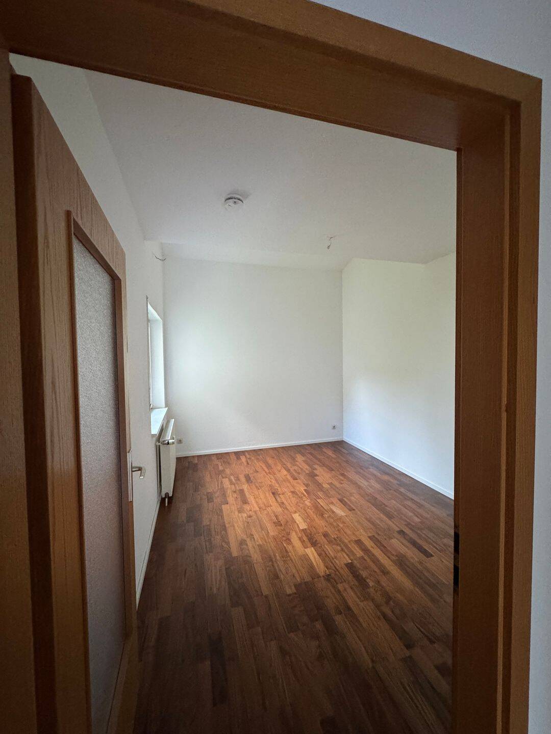 Leerstehendes Reihenendhaus: 100m² groß + ruhig im Grünen gelegen, Falkensee, nahe Potsdam + Berlin – Falkensee – Vorschaubild 6