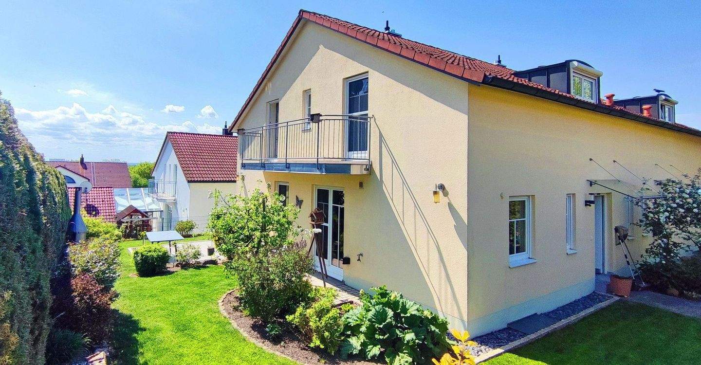 Großzügige DHH in Ingolstadt-Nord, provisionsfrei, schönem Garten, Balkon, Terrasse und Garage – Ingolstadt – Bild 1 von 9
