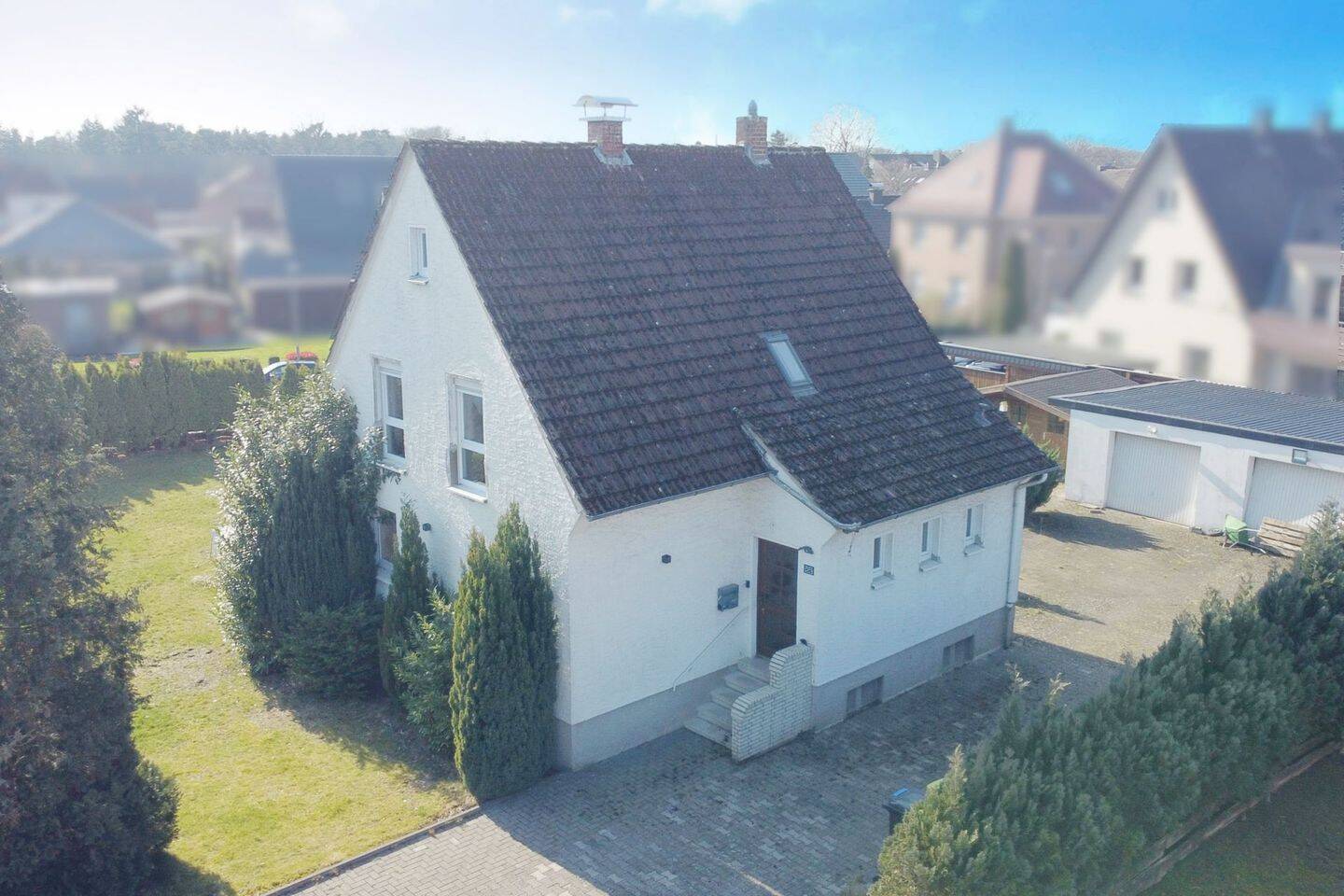 Modernisiertes Familienidyll in Ummeln - Einfamilienhaus als Raumwunder mit 2 Garagen – Bielefeld – Bild 1 von 9