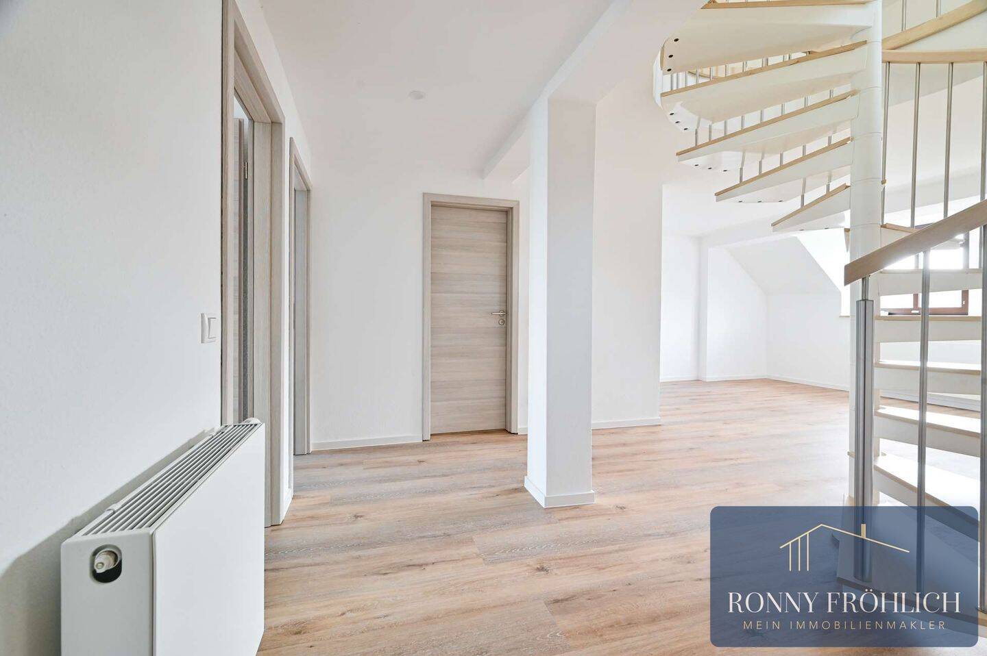WOW! Frisch saniert: Stilvolle 3-Raum-Maisonette mit Balkon, Aufzug & Fernblick auf dem Kaßberg! NEU – Chemnitz – Vorschaubild 8