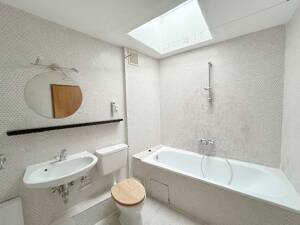 Freie 2-Zimmer-Dachgeschoss-Altbau-Wohnung, Eilbek, Nähe S-Bahn – 22089 Hamburg – Vorschaubild 8