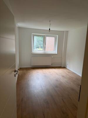Erstbezug/ hochwertige Terrrassen-Wohnung/ 1. OG/ 4,5 Zimmer/ Balkon/ Tiefgaragenstellplatz/ parkähnliche Aussicht/ sehr gute Aufteilung/ ab sofort – 22399 Hamburg – Vorschaubild 5