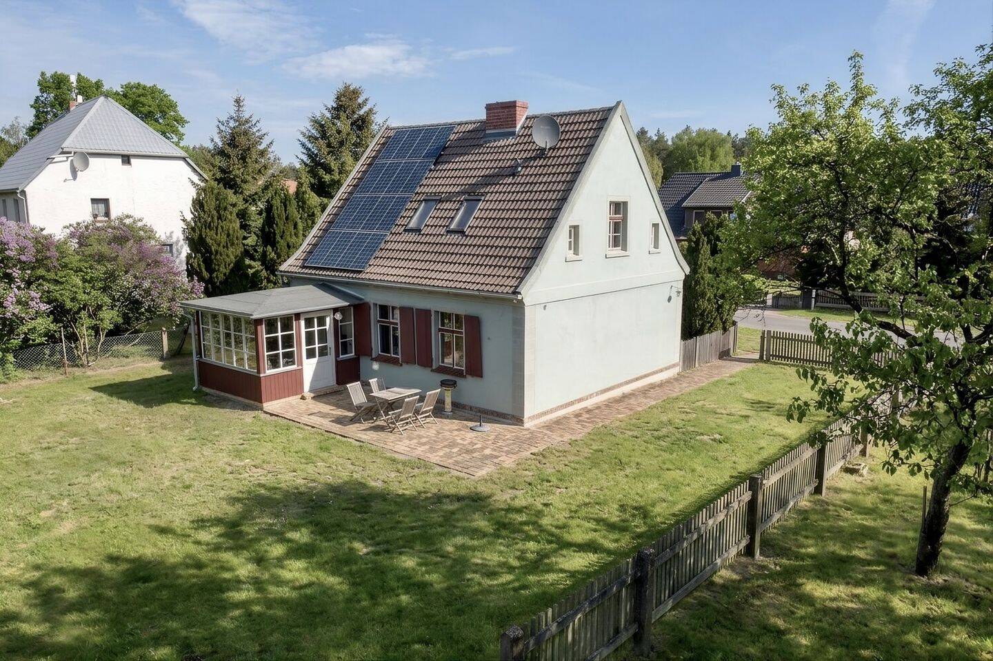 Historische Öfen, Dielenböden und Sauna: Charmantes Haus mit großem Grundstück nahe des Haffs – Ahlbeck – Bild 1 von 9