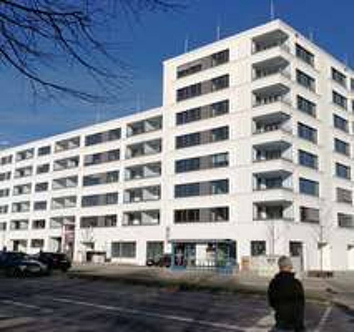 Wohnen mit Charakter: 3-Zimmer-Wohnung in Bogenhausen – 81927 München – Bild 1 von 9