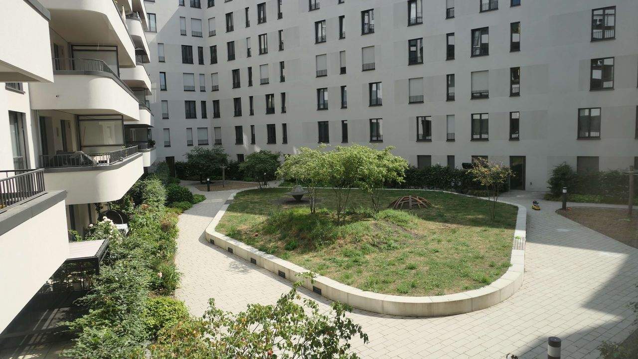 City-Oase am Spittelmarkt: Stilvolle 2-Zimmer-Wohnung mit Loggia & Smart-Home-Komfort – Berlin – Vorschaubild 2