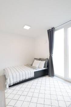 Möbliertes 1Zimmer-Apartment ca. 50 qm mit großer Dachterrasse – Perfekt für Pendler, Studenten und Berufstätige – Düsseldorf – Vorschaubild 3