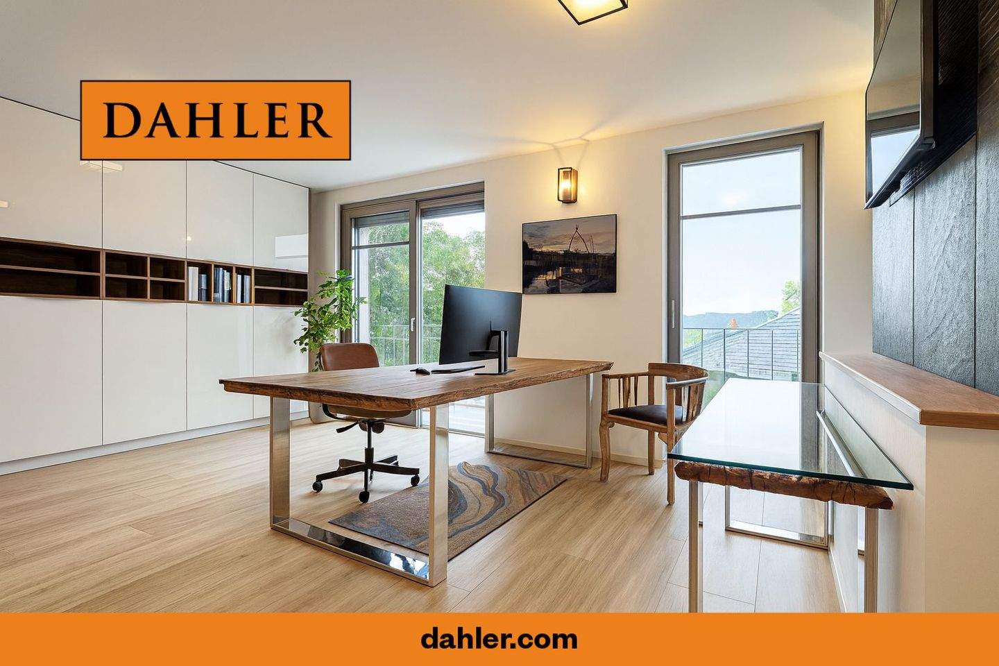 Stylish living above the rooftops of Babelsberg - modern attic apartment with two balconies and separate units – Potsdam – Bild 1 von 9