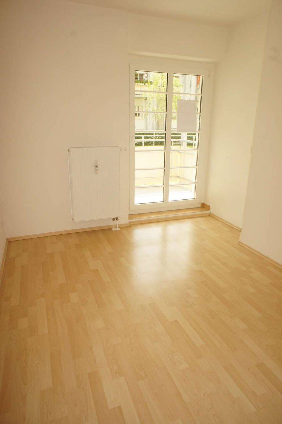 **TOP Whg. mit Balkon / frei ab 1.10. / Bad mit Dusche / am Heimgarten** – Chemnitz – Vorschaubild 3