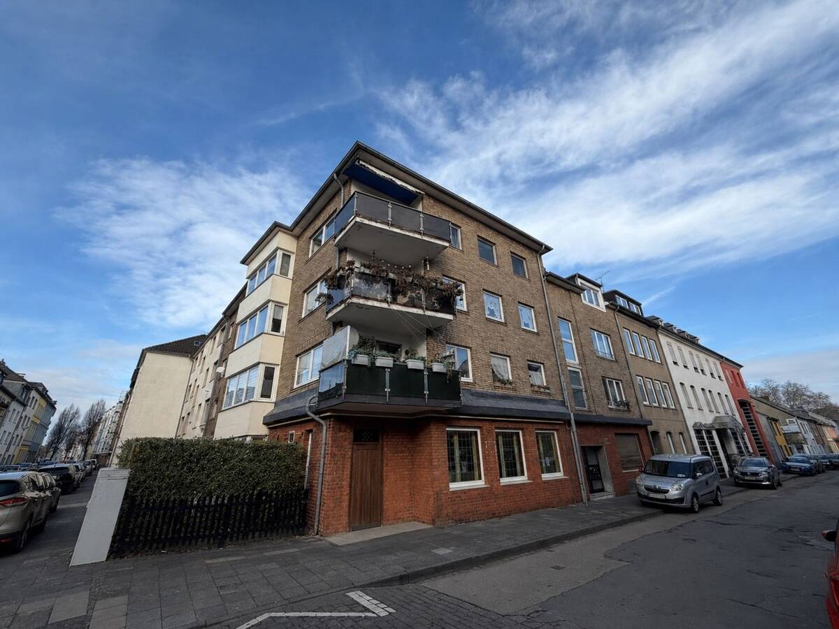 KR: RENDITEOBJEKT MIT 16 WOHNEINHEITEN UND 1 GEWERBEEINHEIT ZU KAUFEN – 47798 Krefeld – Bild 1 von 9