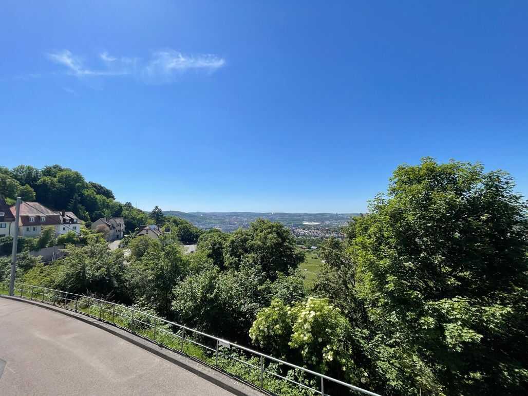 Erstbezug nach Sanierung! Schöne 3 Zimmer-Wohnung mit Einbauküche und tollem Fernblick – Stuttgart – Vorschaubild 2