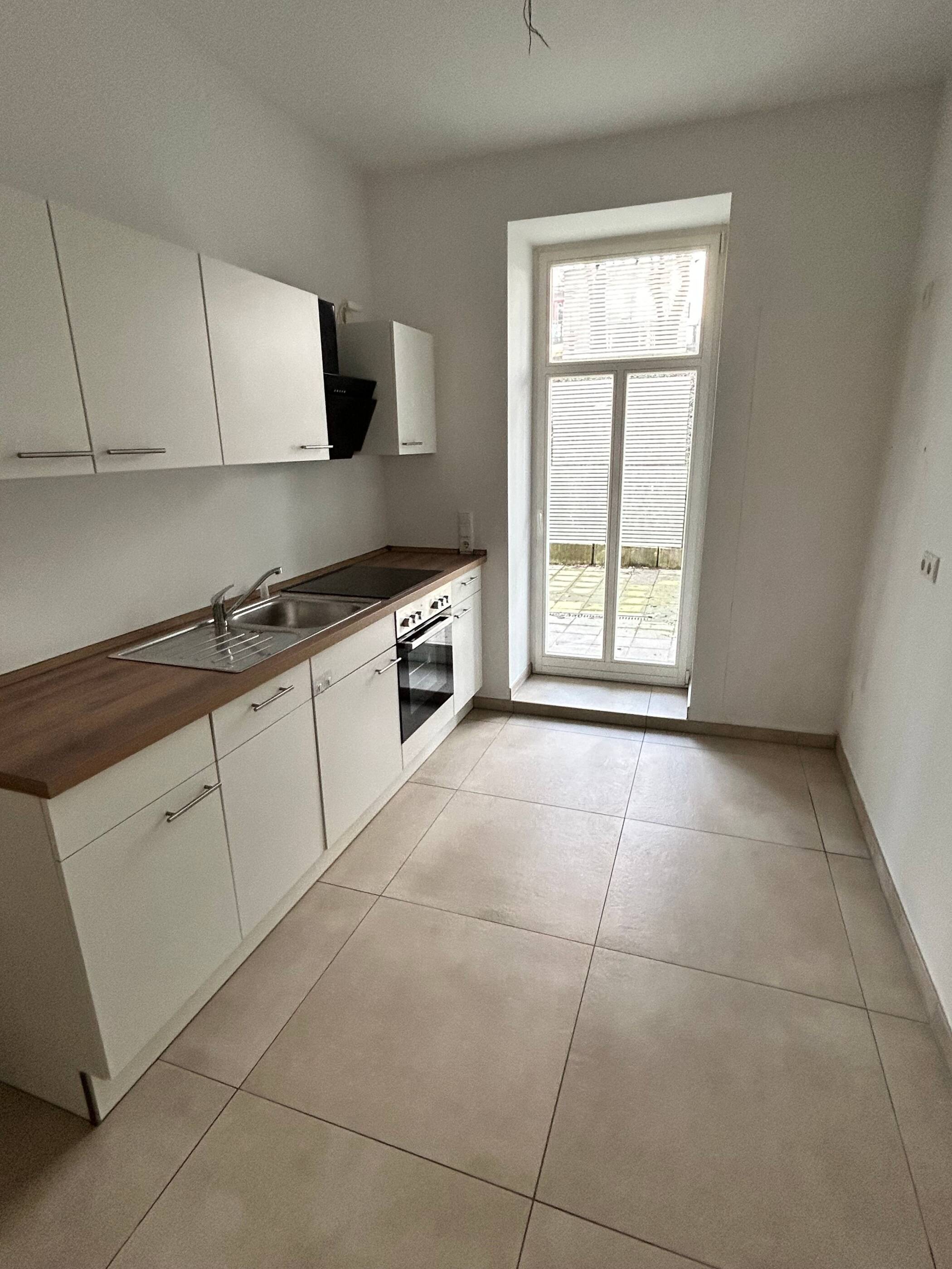 GEMÜTLICHE WOHNUNG MIT PARKETT, TERRASSE, FUßBODENHEIZUNG, EBK SOWIE MODERNEM DUSCHBAD – Chemnitz – Vorschaubild 4