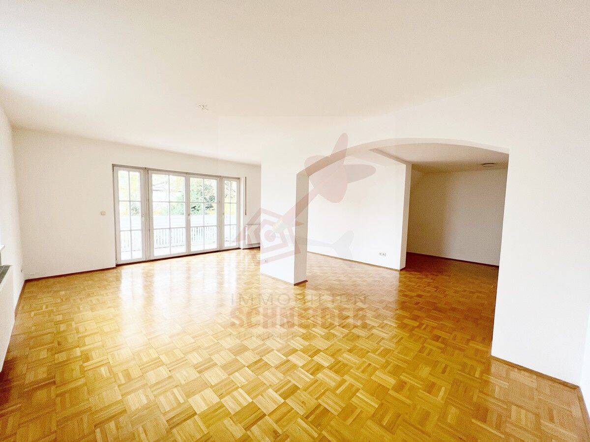 IMMOBILIEN SCHNEIDER - schöne 3,5 Zimmer Wohnung mit Süd-Balkon, eigenem Garten und neuwertigem Bad – München – Vorschaubild 4