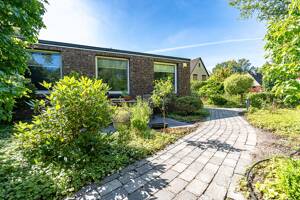 Besondere Immobilie: Winkelbungalow mit PV-Anlage, idyllischem Grundstück, Pavillon und Gartenteich – 22547 Hamburg – Vorschaubild 4