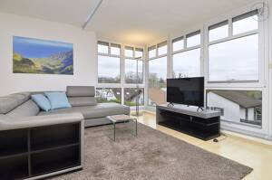 Hochwertig möblierte 4-Zimmer Wohnung mit Duplex Garage in Wiesbaden
