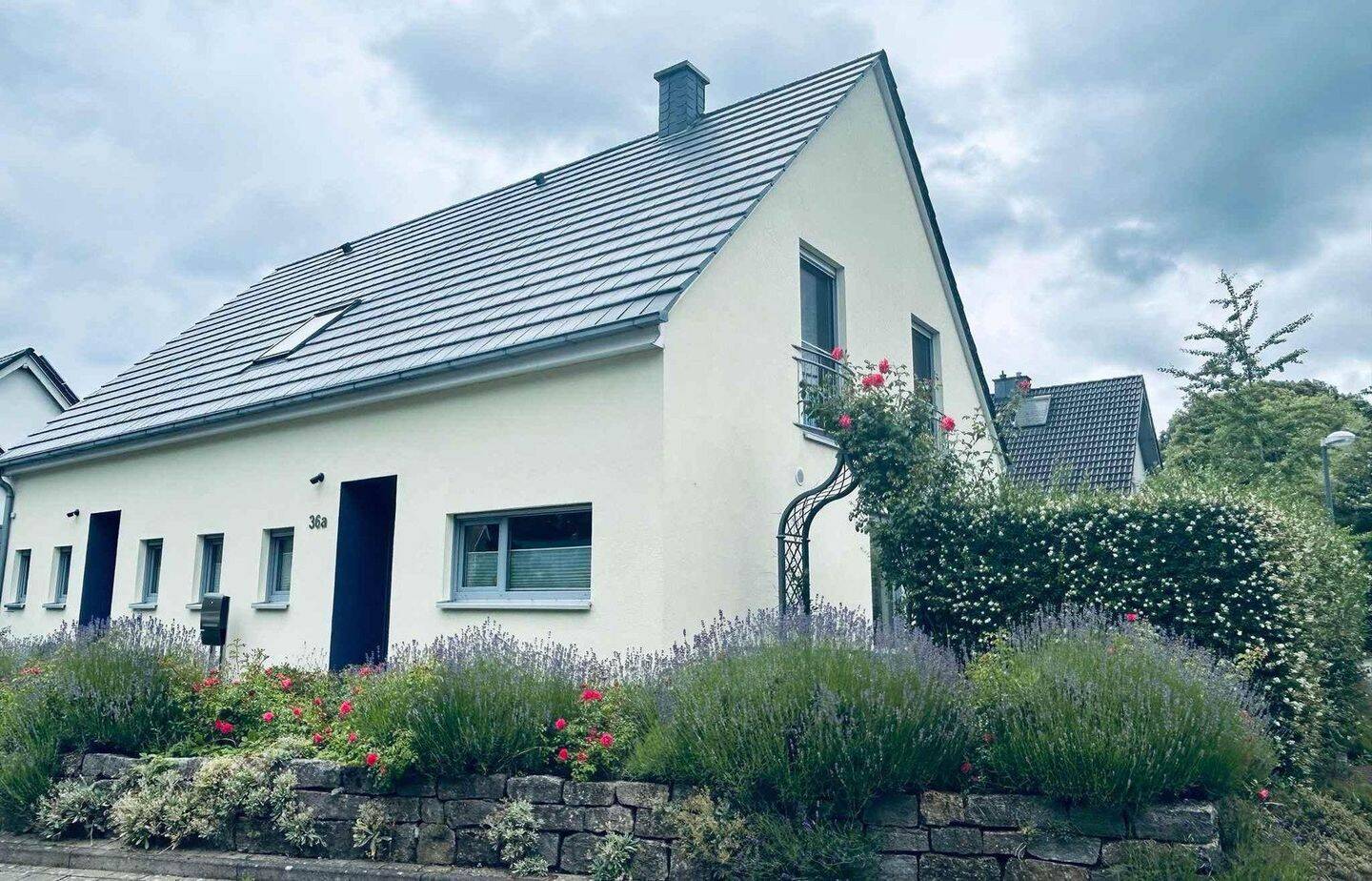 Nachhaltiges+modernes Wohnen, EFH incl. Einl.Whg, KFW55, top Lage, Energieeffizienz A+, WP mit TB – Gütersloh – Vorschaubild 2
