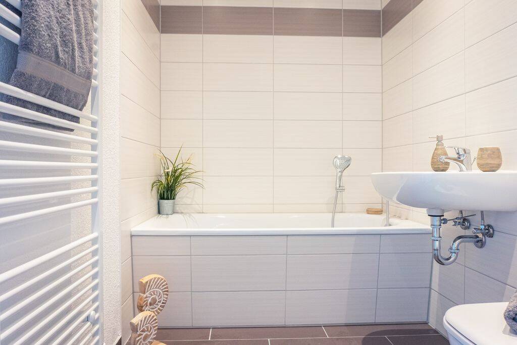 Zentrumsnahe 4-Raum-Wohnung mit 2 Bädern – Chemnitz – Vorschaubild 5