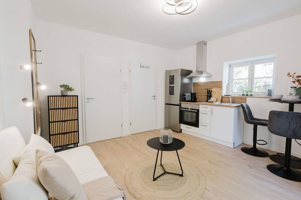 Möblierte All-Inclusive-Apartments in Regensburg – Prinzenweg 6 – 93047 Regensburg – Bild 1 von 9