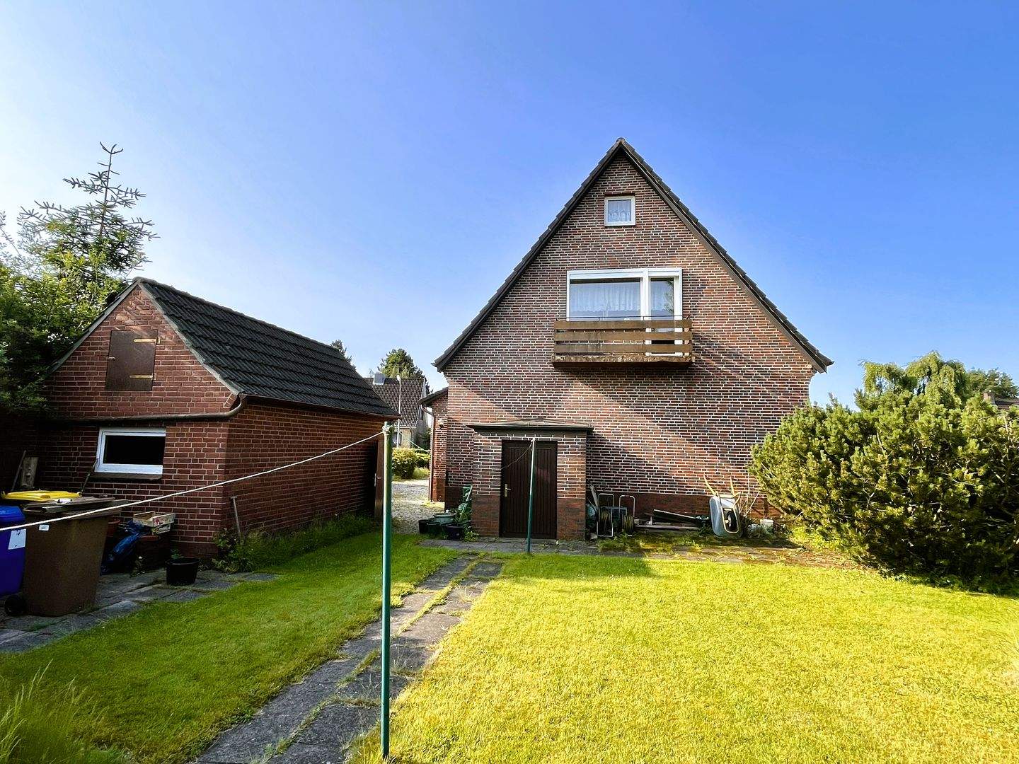 Gepflegtes, freistehendes Ein- bzw. Zweifamilienhaus mit Garten, Vollkeller, Garage und Charme! – Bönningstedt – Vorschaubild 2