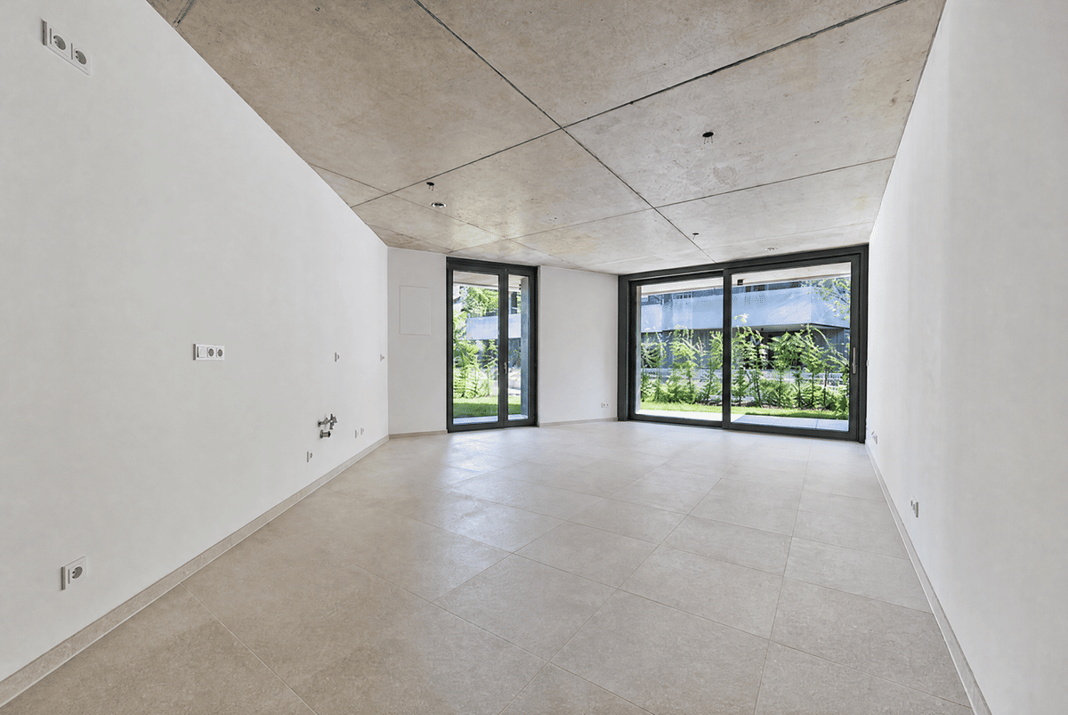 Neubau-Erdgeschosswohnung mit eigenem Garten und großzügiger Terrasse – 83024 Rosenheim – Bild 1 von 9