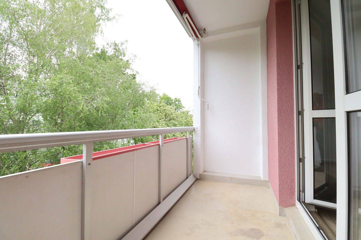 3-Raumwohnung mit Dusche, Balkon und Aufzug – Chemnitz – Vorschaubild 2