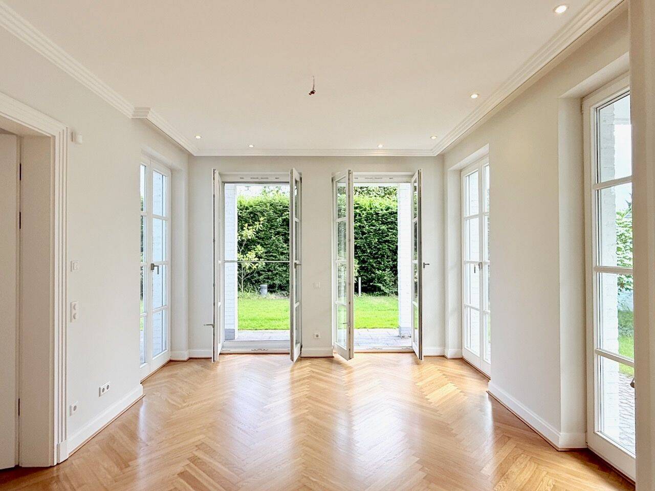 Weiße Siedlung - Großzügige und renovierte Familien-Villa mit Garten und zwei Garagen – Düsseldorf – Vorschaubild 5