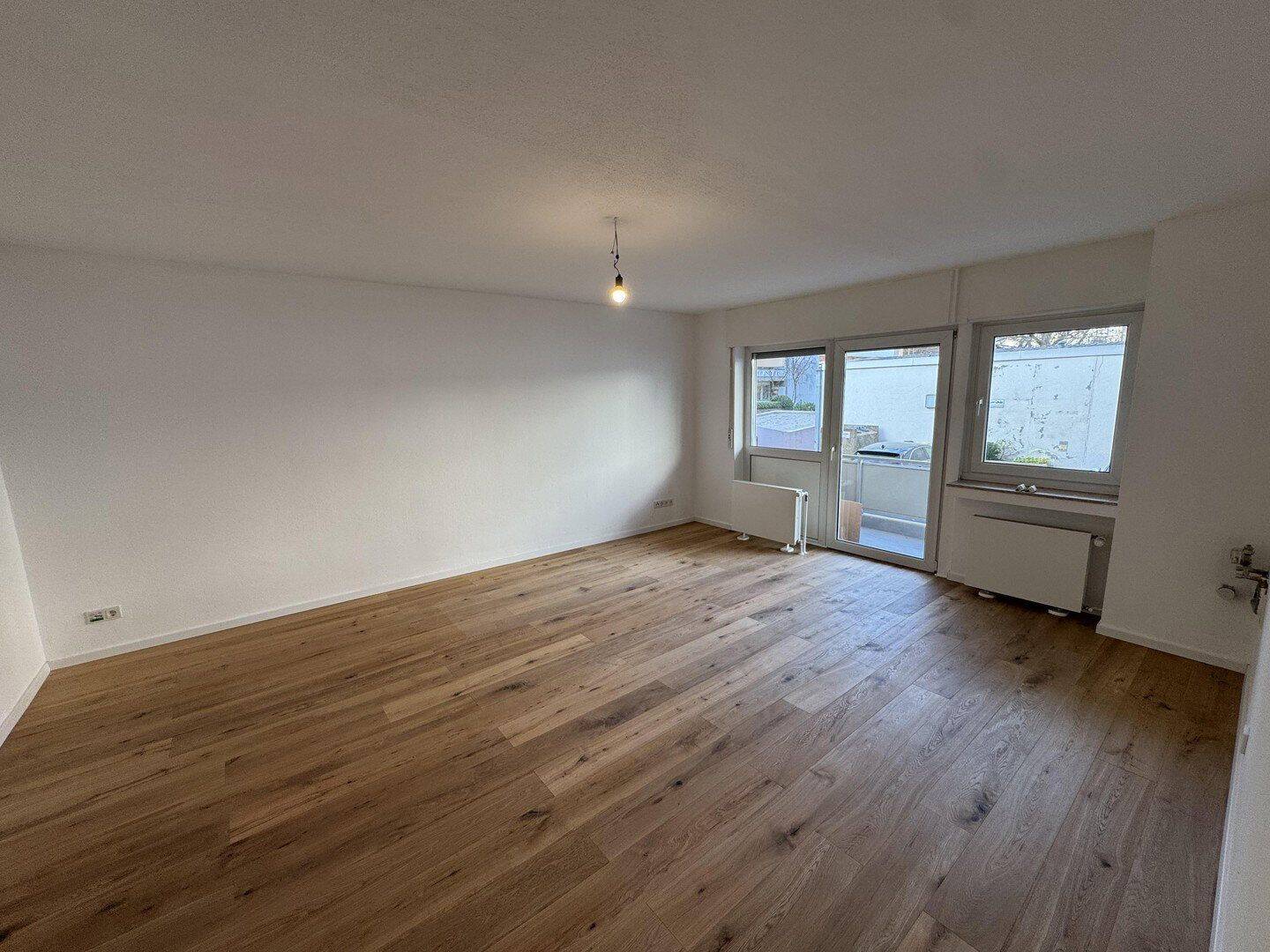 Mitten in Köln: Hochwertig kernsanierte Wohnung mit eigenem Parkplatz – Köln – Vorschaubild 2