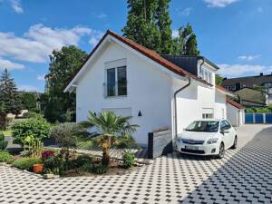 Traumhaft schönes freistehendes Einfamilienhaus in ruhiger Lage !!!