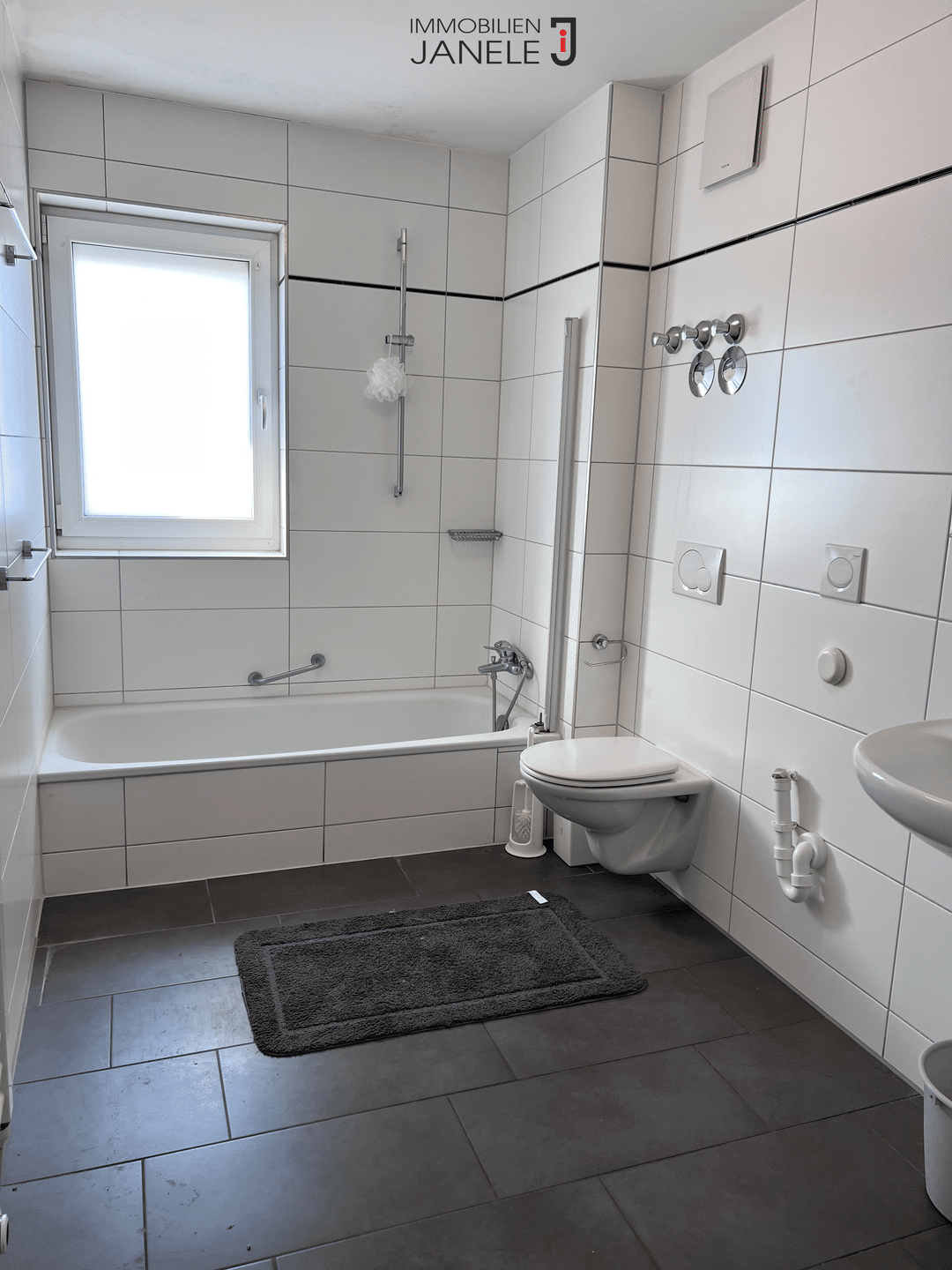 Für Investoren und Selbstnutzer! Mehrfamilienhaus mit drei großzügigen Wohneinheiten, traumhaften Garten und hoher Vermietbarkeit – Regenstauf – Vorschaubild 8