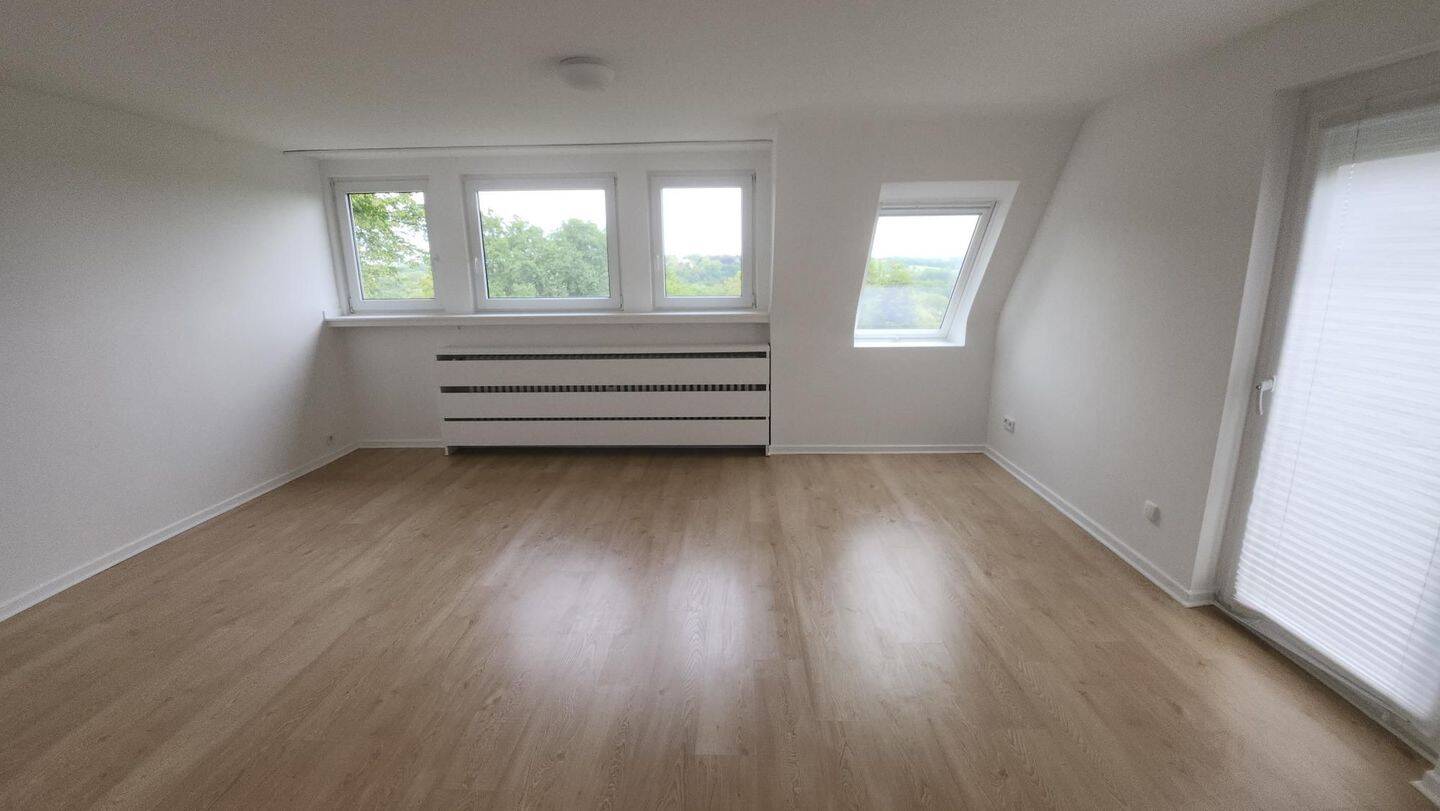 Freistehendes Einfamilienhaus in traumhafter Lage oberhalb von Saarn mit herrlichem Garten, großer Terrasse und Weitblick über das Ruhrtal – Mülheim an der Ruhr – Vorschaubild 9