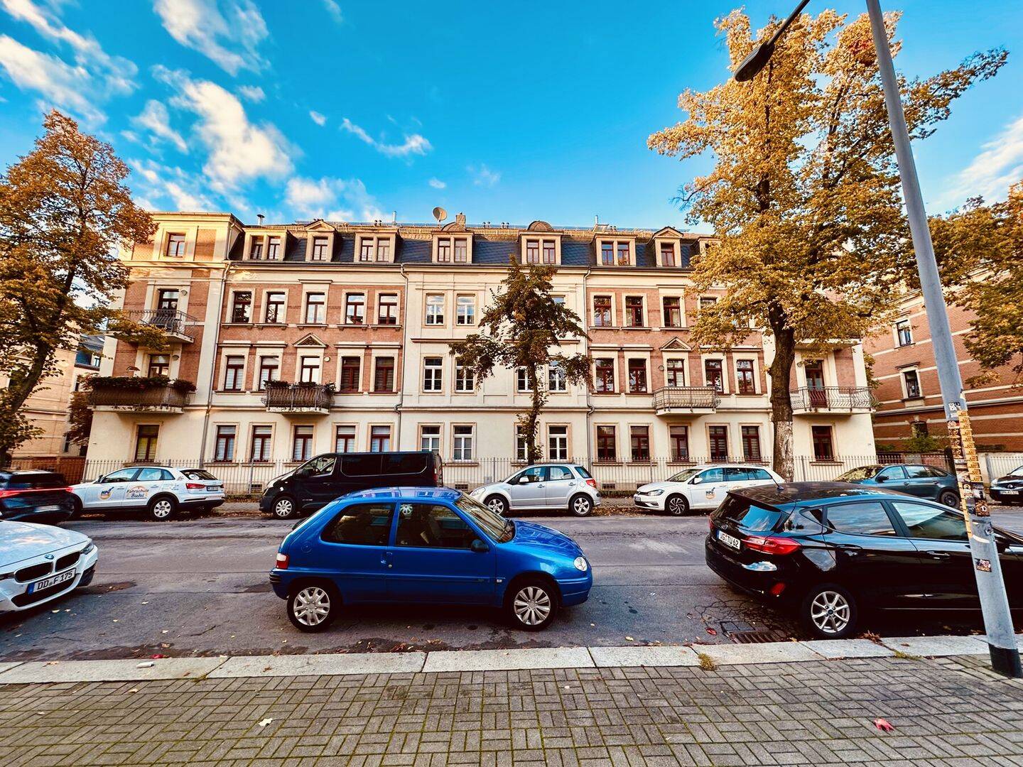 Sonnig und grün! * Hochwertig sanierte Altbauwohnung mit Balkon & großem Grundstück in Dresden * – Dresden – Vorschaubild 7