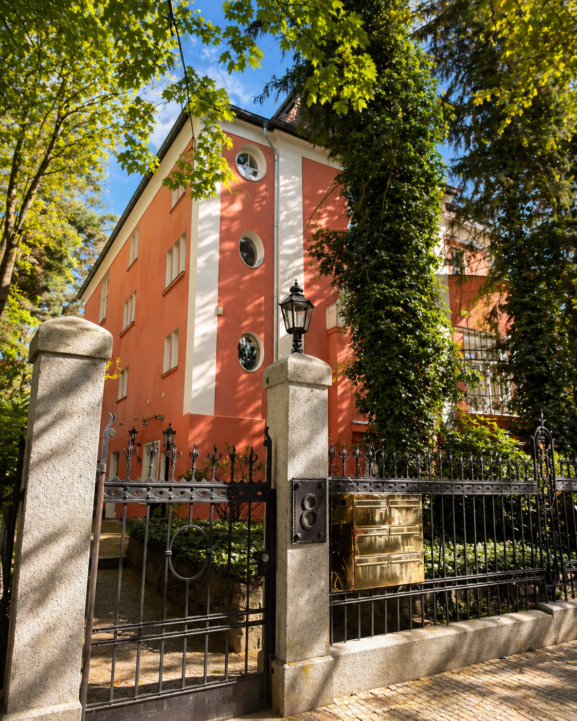 Repräsentative Villenentage in bester Grunewaldlage, Kapitalanlage mit Eigennutzungsperspektive – Berlin – Vorschaubild 3