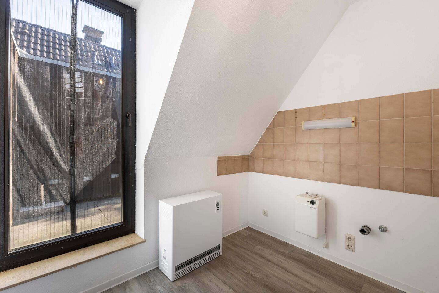 Trier-Heiligkreuz: Charmante 2 ZKB-Wohnung mit ca. 49 m² WFL, Dachterrasse und TG-Stellplatz – Trier – Vorschaubild 9