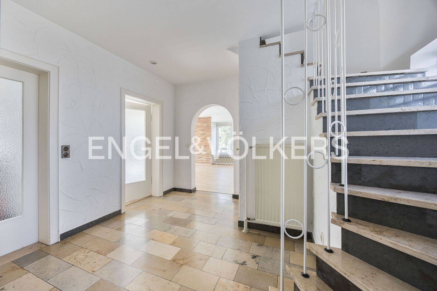 Einfamilienhaus mit Entwicklungspotenzial und großzügigem Grundstück – Nürnberg – Vorschaubild 6