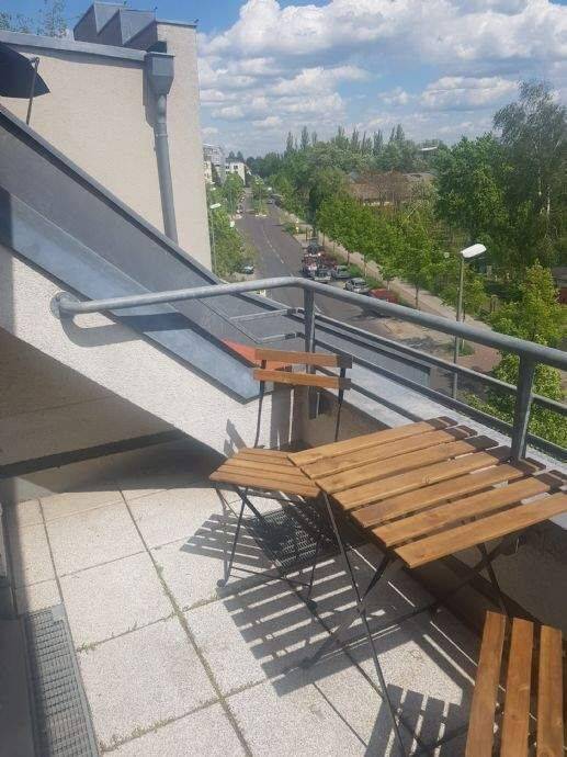 Möblierte Wohnung mit Einbauküche und Balkon – Berlin – Vorschaubild 6