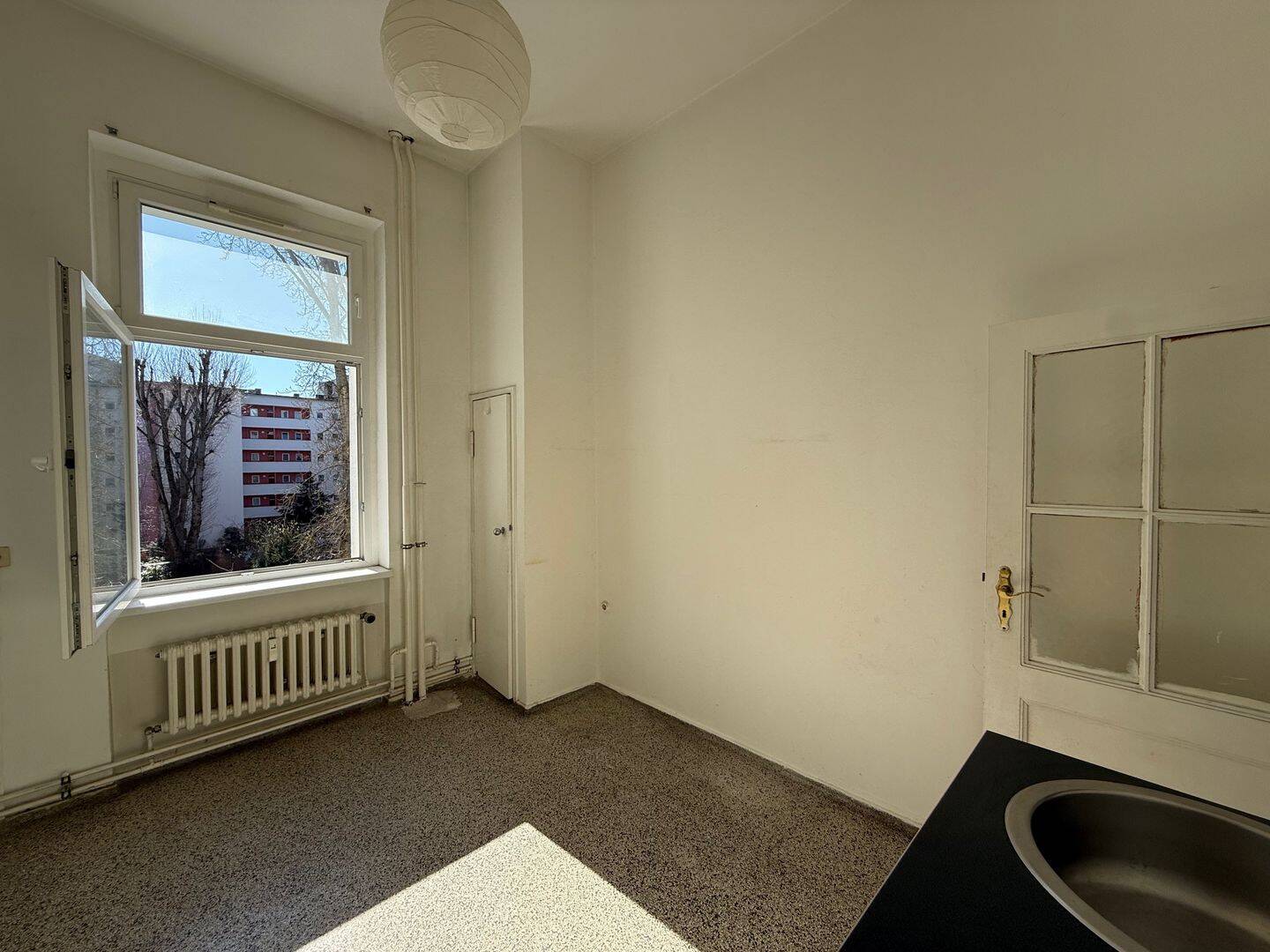 Bezugsfreies 1-Zimmer-Studio-Apartment mit südlicher Hofausrichtung, Toplage von Berlin-Wilmersdorf! – Berlin – Vorschaubild 5